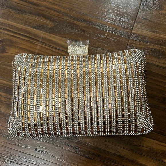 New Sparkly Clutch With Detachable Strap - Picture 1 of 9